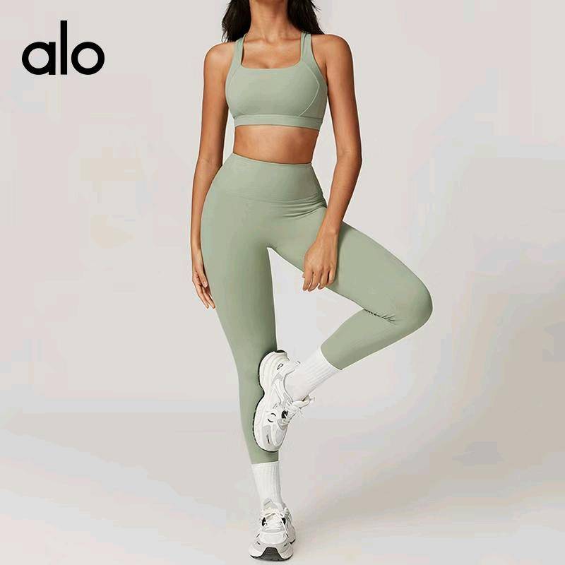 ALO YOGA 💰88💎支持一件代发
aloyoga 裸感速干健身裤外穿紧身运动裤高腰提臀瑜伽裤
【品牌】ALO 
【款号】BCK8047
【面料】锦纶/氨纶
【颜色】犀牛灰，午夜蓝，天空蓝，玫瑰红，菱花杏，焦茶咖，徽章蓝，高级黑，豆绿色，洋红色
【尺码】S，M，L，XL
 专柜同款品质，厂家直销，货源充足，售后保障