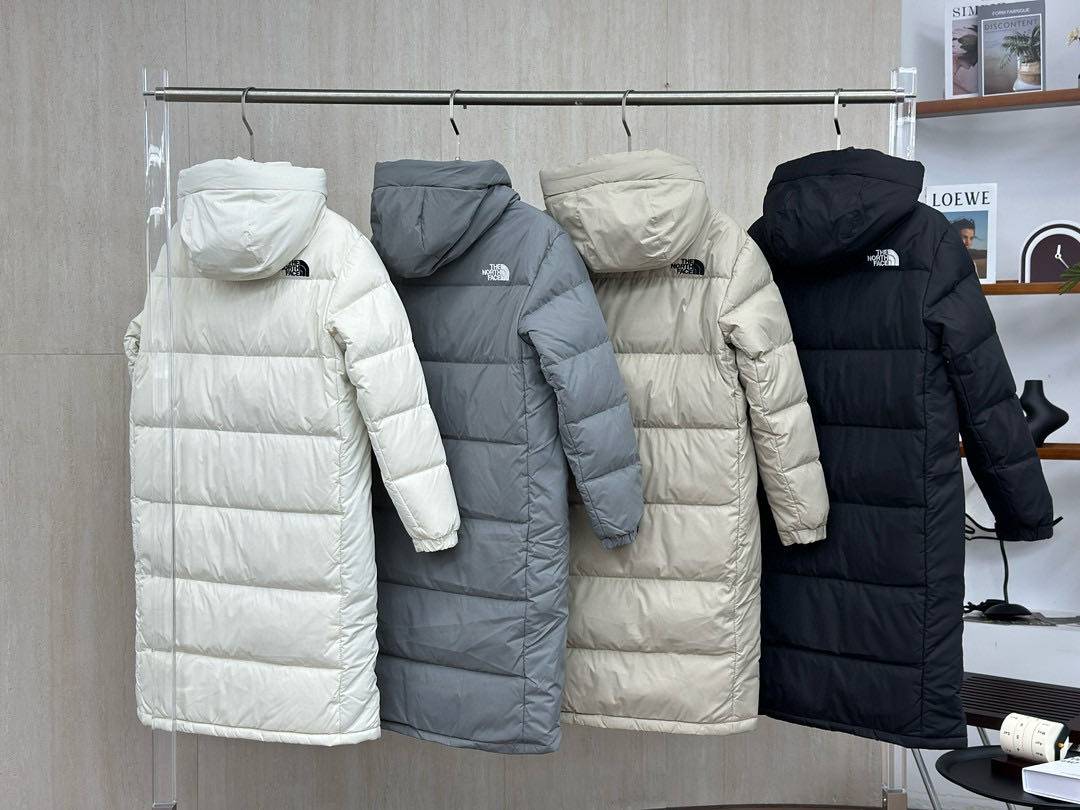 顶级福利💰💰230 𝗧𝗵𝗲 𝗡𝗼𝗿𝘁𝗵 𝗙𝗮𝗰𝗲｜北面韩国申敏儿同款北面长款羽绒服！非常高端的旗舰系列，生命不息 探索不止！！！冬天除了被窝其他地方都是远方！！！让你隔绝寒冷的最强单品！挑战极地风寒！  ✨加长版型  裁剪非常花心思，情侣搭配起来感觉可