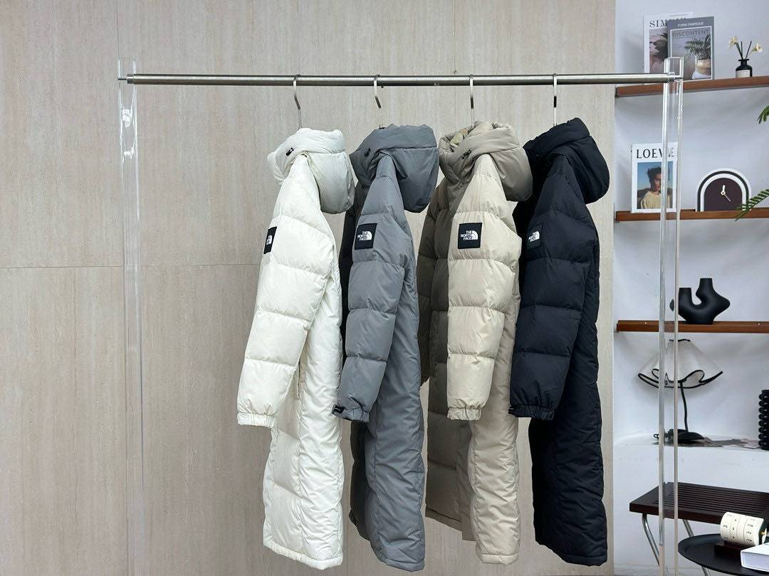 顶级福利💰💰230 𝗧𝗵𝗲 𝗡𝗼𝗿𝘁𝗵 𝗙𝗮𝗰𝗲｜北面韩国申敏儿同款北面长款羽绒服！非常高端的旗舰系列，生命不息 探索不止！！！冬天除了被窝其他地方都是远方！！！让你隔绝寒冷的最强单品！挑战极地风寒！  ✨加长版型  裁剪非常花心思，情侣搭配起来感觉可