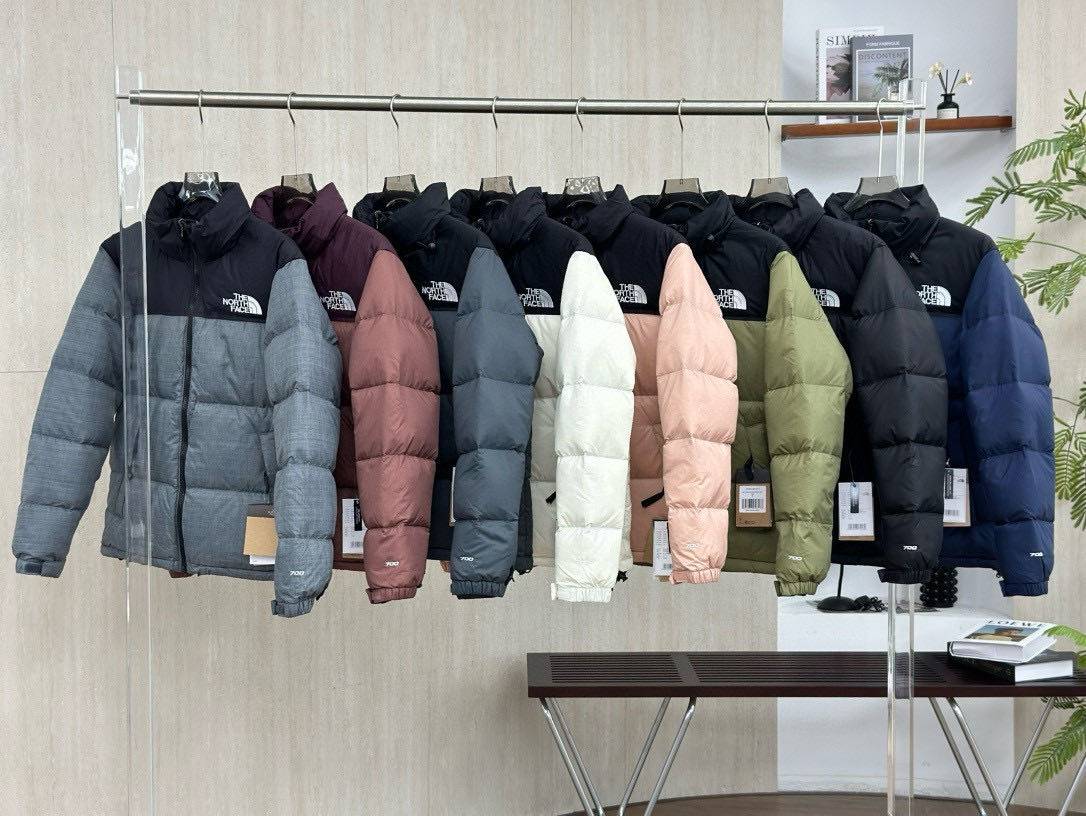 【入冬送温暖】盲盒福利💰100特价   北面1996经典款   入冬超级盲盒福利🎁   经典百搭 男女老少皆宜   不挑颜色  可挑尺码⚠️ 都是热卖配色 不踩雷   实拍品质 所见即所得 无质量问题不退换❗️