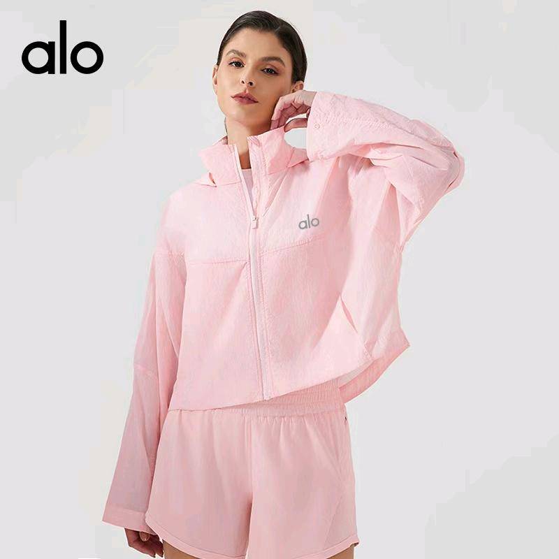 ALO YOGA 💰118💎支持一件代发
aloyoga 夏季轻薄速干透气可隐藏连帽风衣短款宽松外套
【品牌】AlO
【款号】D25006
【面料】尼龙
【颜色】草莓奶昔粉，风车浅蓝，白色，银石灰，黑色
【尺码】2/4，6/8，10/12
 专柜同款品质，厂家直销，货源充足，售后保障